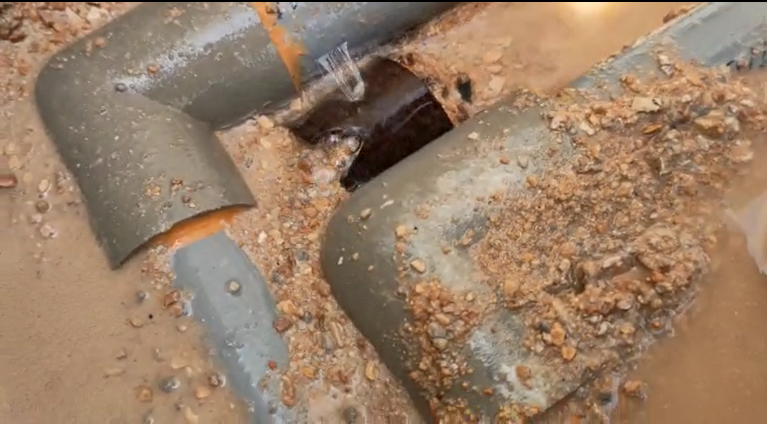 طرق فحص وكشف تسربات المياه بدقة وفعالية في المباني