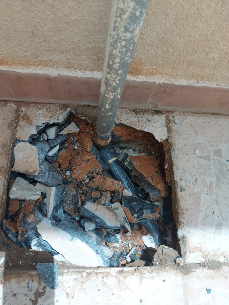 أسباب تسربات المياه في الرياض